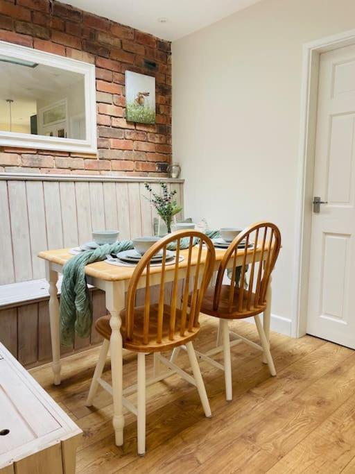 Picturesque Victorian Cottage Worcester Exterior foto